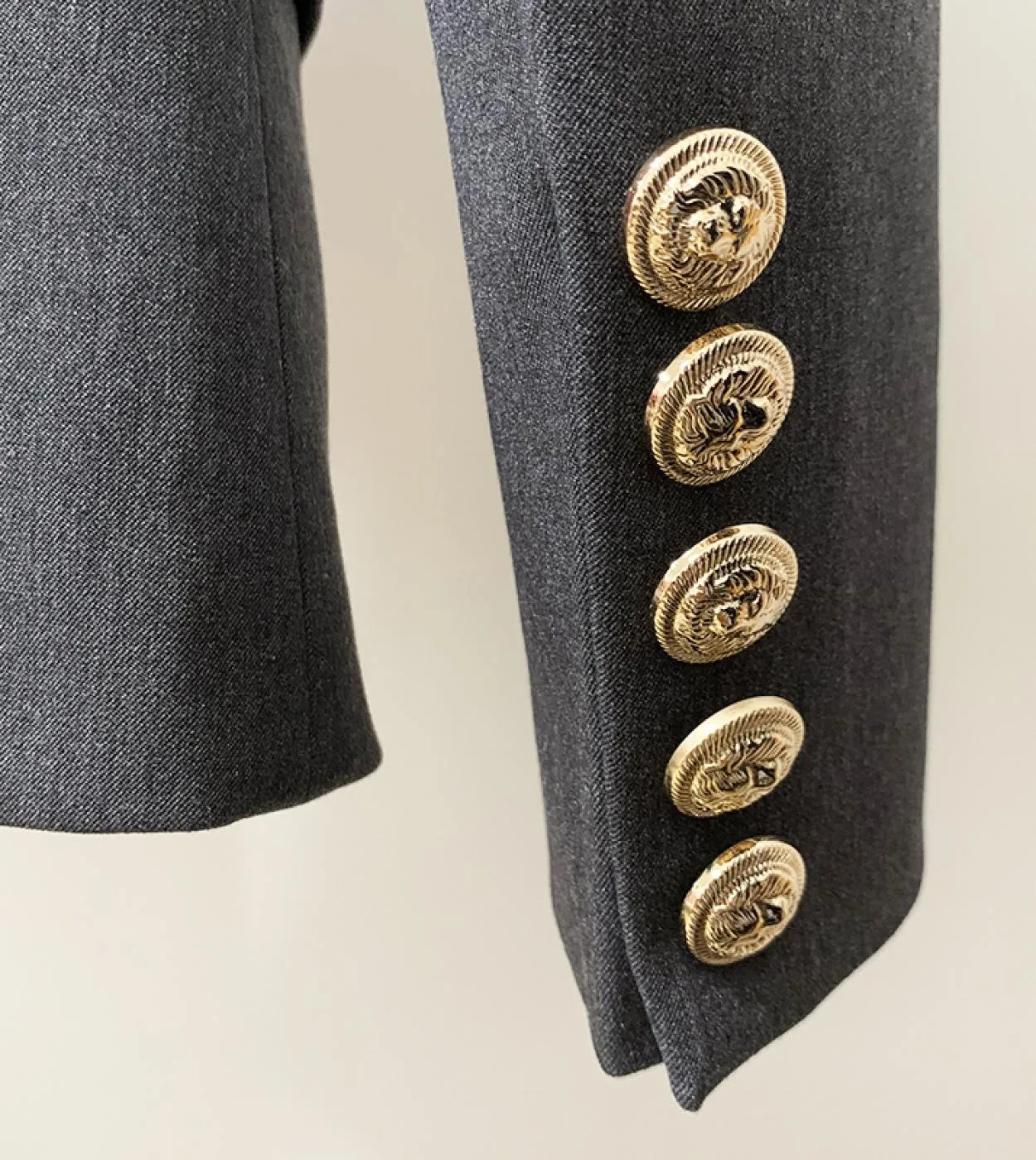 Alta qualità 2023 Giacca di design più recente da donna Slim Fit doppio petto in metallo con bottoni a forma di leone Collo a sc