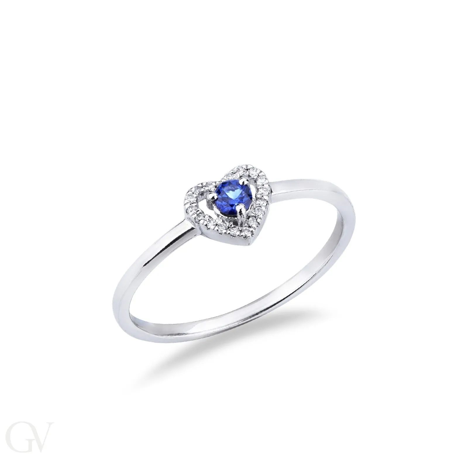 Anello in oro bianco 18k a forma di cuore con contorno in diamanti e zaffiro blu centrale