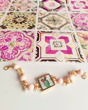 Bracciale a Catena con Pasta di Corallo Rosa e Mattonella in Ceramica di Caltagirone